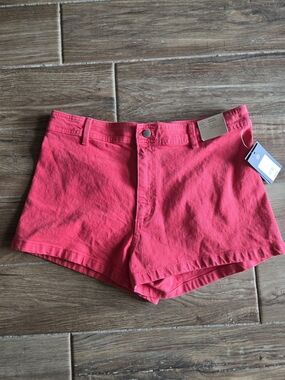 Women’s Red Shorts Universal Thread Size 14